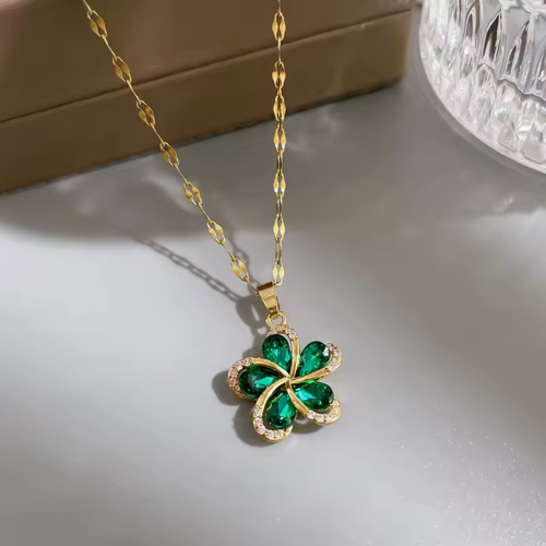 Green Flowers Lucky Necklace NEW