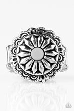 Load image into Gallery viewer, Paparazzi Daringly Daisy - Silver - Flower Ring - $5 Jewelry With Ashley Swint
