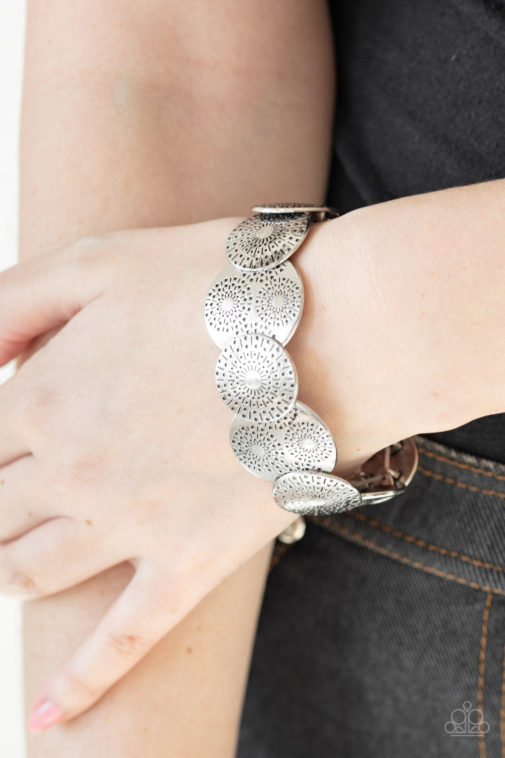 Paparazzi Pleasantly Posy - Silver - Hammered Dandelion Pattern - Stretchy Band Bracelet - $5 Jewelry with Ashley Swint