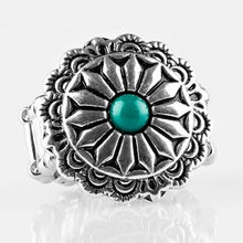 Load image into Gallery viewer, Paparazzi Daringly Daisy - Green - Ring