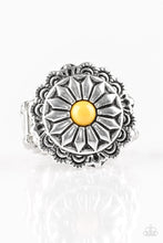 Load image into Gallery viewer, Paparazzi Daringly Daisy - Yellow - Flower Ring