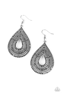 Paparazzi - 5th Avenue Attraction - Silver - Earrings