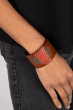 Load image into Gallery viewer, Paparazzi Easy Energy - Pink - Snap bracelet - Pre order